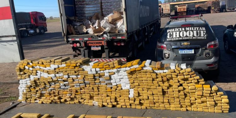 Mais de 1 tonelada de maconha escondida em carga de cerveja é apreendida em Campo Grande